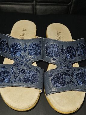 Alegria Navy Blue Floral Embroidered Slide Mules Size 37 (US 7)